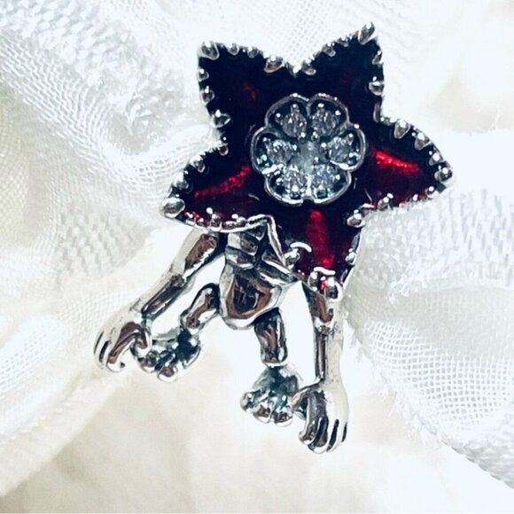 NWOT Glow-in-the-Dark "Run" Charm & Moveable Demogorgon Charm – Stranger Things - Picture 14 of 15
